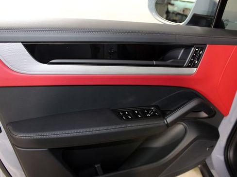 Certified 2026 Porsche Cayenne S AWD/4WD image 19