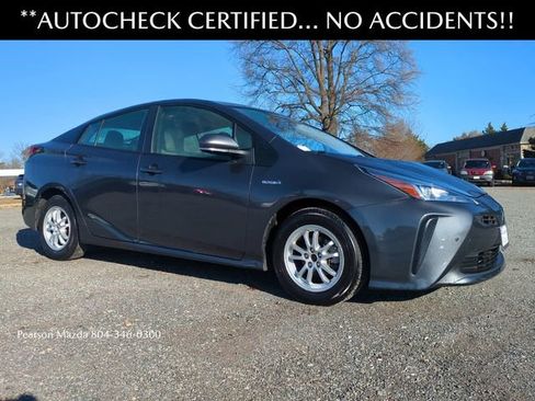 Used 2022 Toyota Prius LE image 2