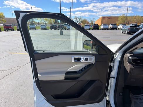 Used 2020 Ford Explorer Platinum w/ Premium Technology Package AWD/4WD image 17