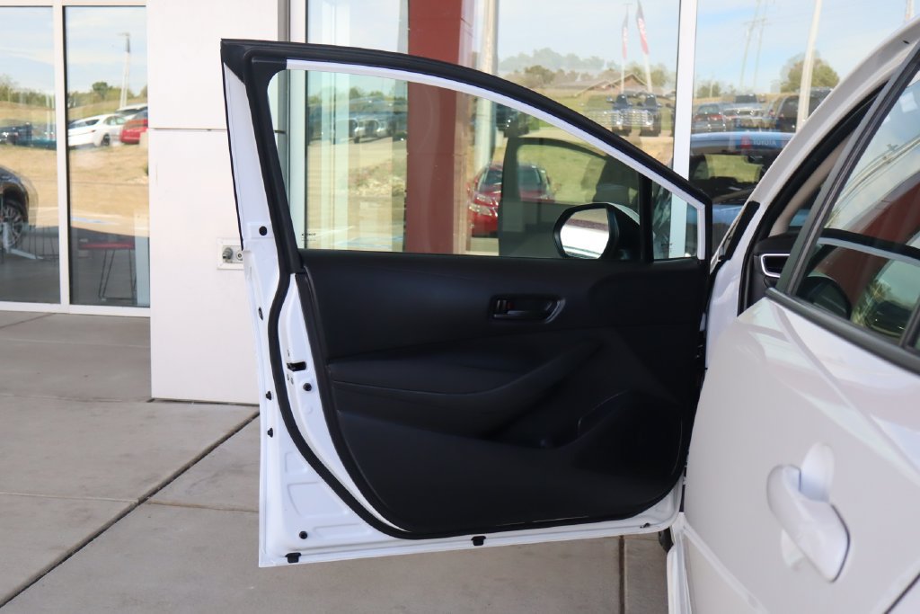 Used 2024 Toyota Corolla LE FWD image 11