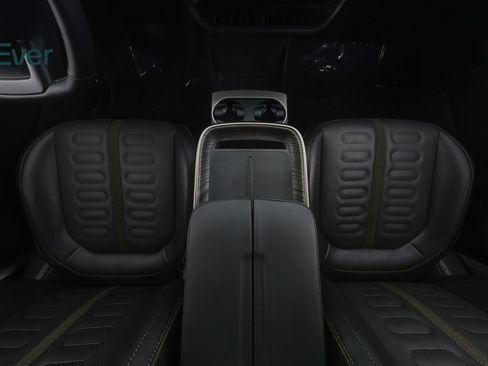 Used 2025 Rivian R1S Adventure AWD/4WD image 29
