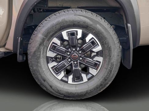 Used 2023 Nissan Frontier PRO-4X w/ Technology Package image 17