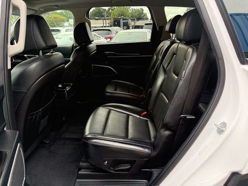 Used 2025 Kia Telluride S AWD/4WD image 14