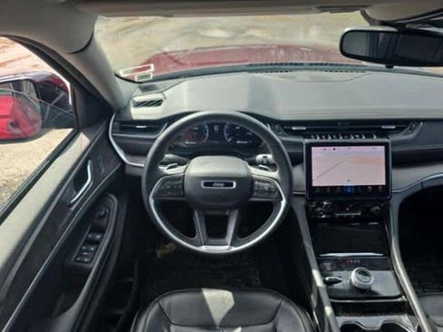 Used 2023 Jeep Grand Cherokee Limited w/ Black Appearance Package image 10