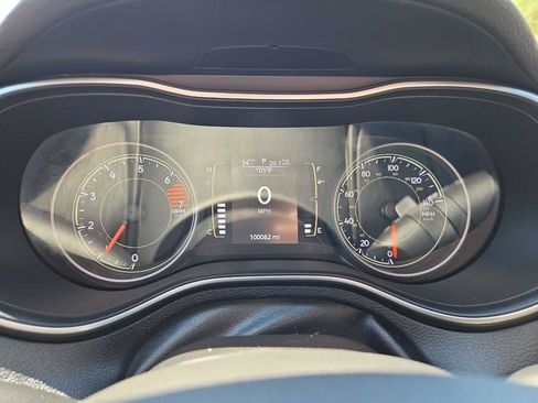Used 2019 Jeep Cherokee Latitude Plus w/ Comfort/Convenience Group FWD image 14