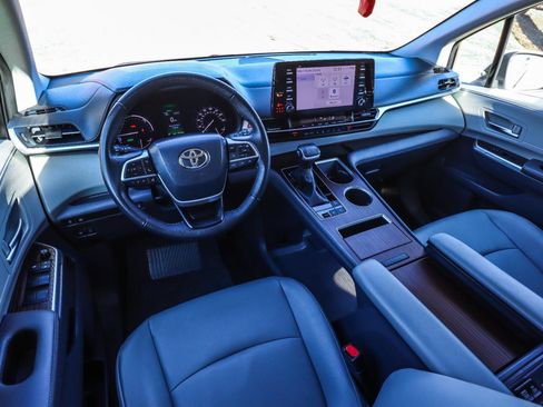 Used 2023 Toyota Sienna XLE image 22