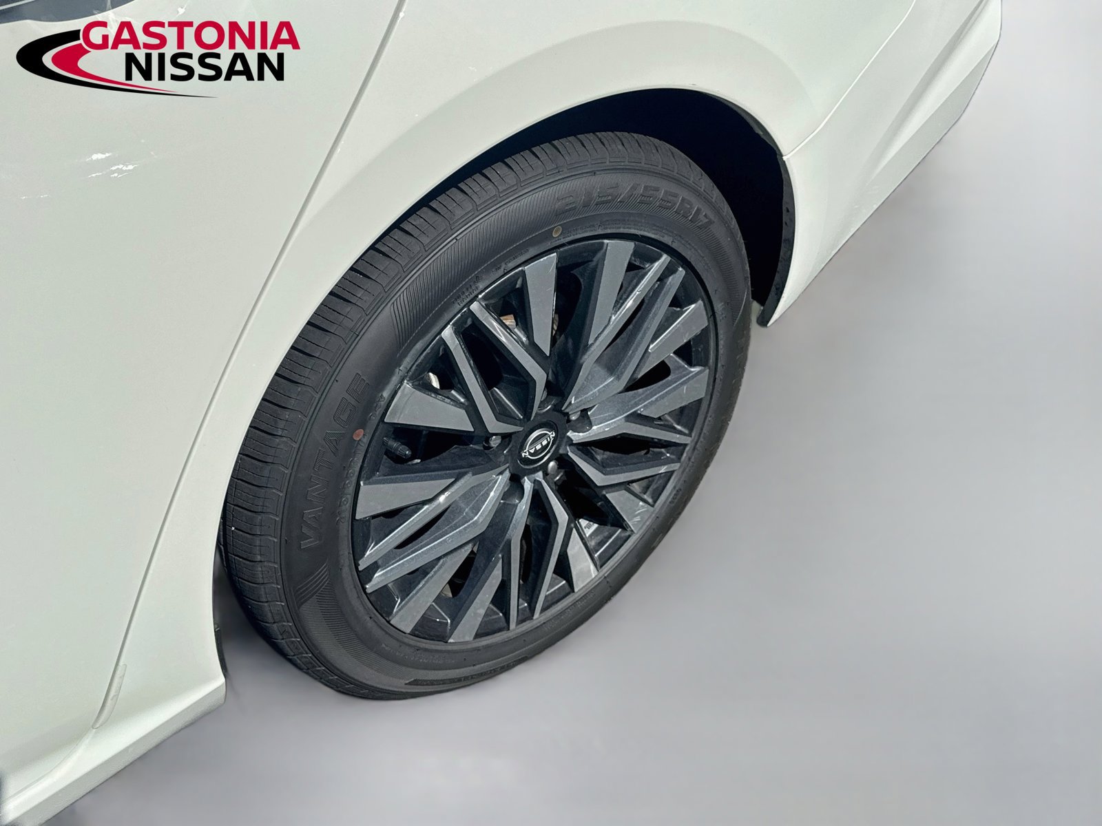 Used 2025 Nissan Altima 2.5 SV FWD image 36