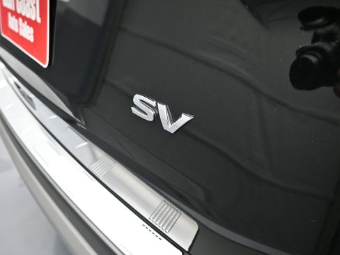 Used 2022 Nissan Rogue SV image 5