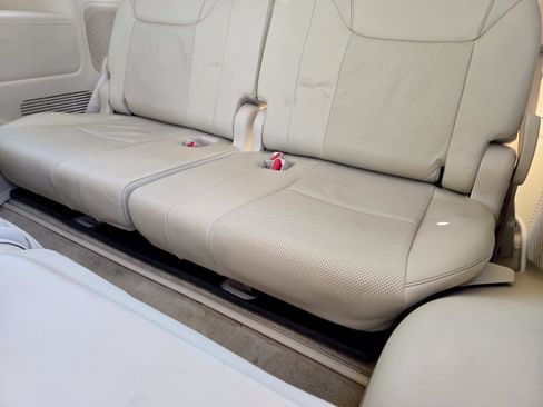 Used 2014 Lexus LX 570 4WD w/ Luxury Package image 28