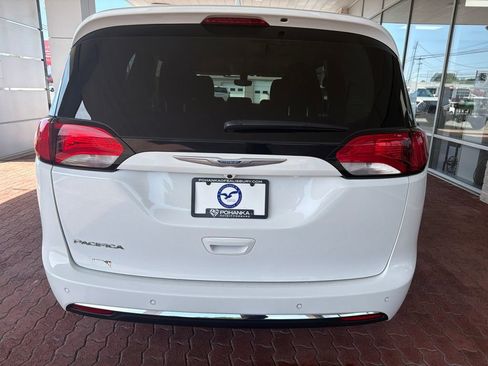 Used 2018 Chrysler Pacifica Touring Plus FWD image 5