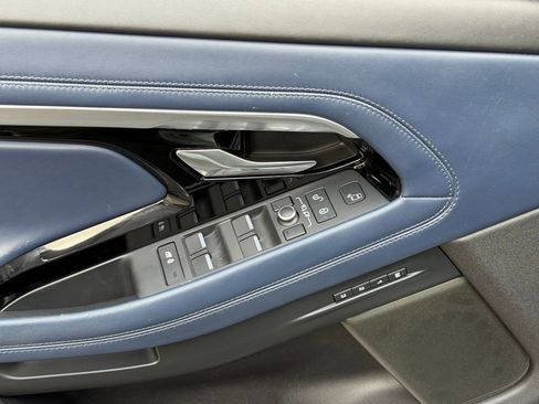 Used 2020 Land Rover Range Rover Evoque R-Dynamic SE image 29