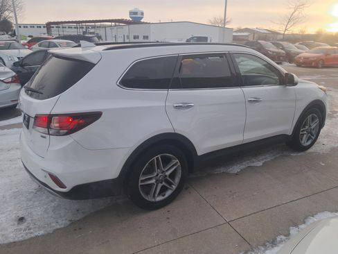 Used 2017 Hyundai Santa Fe SE w/ Cargo Package image 7