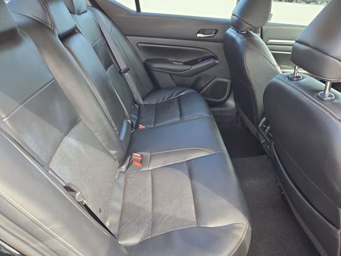 Used 2024 Nissan Altima 2.5 SL FWD image 31