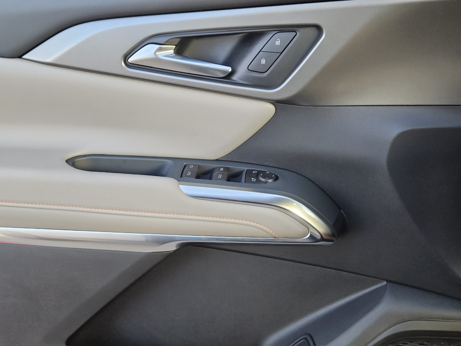 New 2027 Chevrolet Traverse LT w/ Midnight/Sport Edition FWD image 23