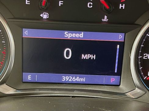 Used 2022 Chevrolet Traverse LT image 12