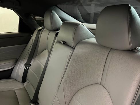 Used 2020 Toyota Avalon Limited image 21