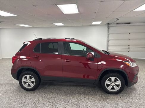 Used 2022 Chevrolet Trax LT w/ LT Convenience Package image 9