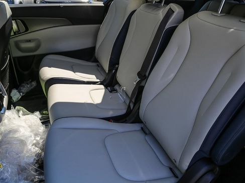Certified 2026 Kia Carnival SX w/ SX Dark Edition Package FWD image 17