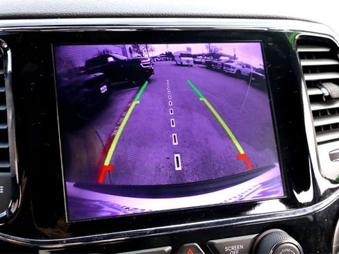 Used 2020 Jeep Grand Cherokee Altitude image 17