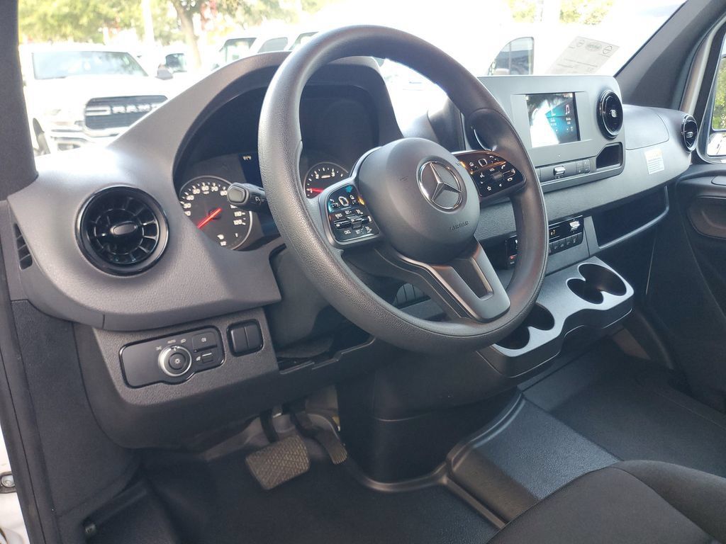 Used 2024 Mercedes-Benz Sprinter 2500 image 18