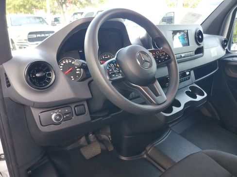 Used 2024 Mercedes-Benz Sprinter 2500 image 18
