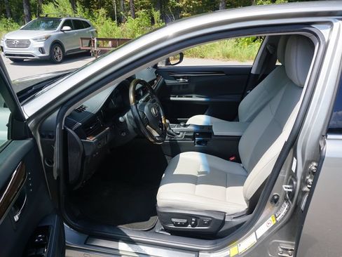 Used 2016 Lexus ES 350 w/ Premium Package w/Wood Trim FWD image 2