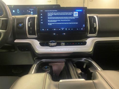 Used 2025 Ford Expedition Active AWD/4WD image 13
