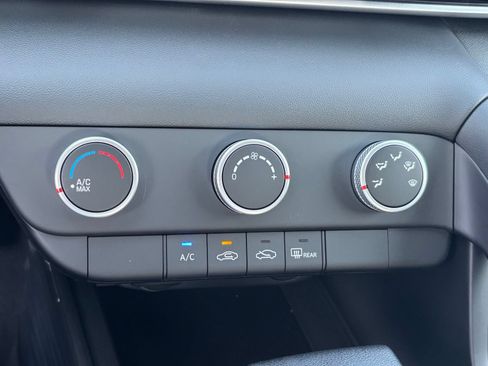 New 2026 Hyundai Elantra SE FWD image 19