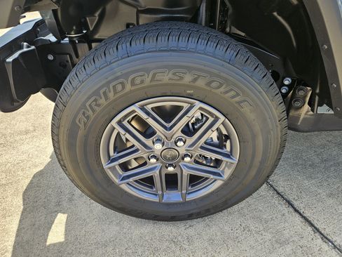 New 2026 Jeep Gladiator Sport AWD/4WD image 11
