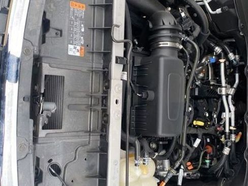 Used 2023 Ford Explorer XLT image 37