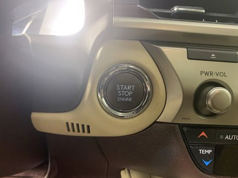 Used 2016 Lexus ES 350 w/ Premium Package w/Wood Trim image 17