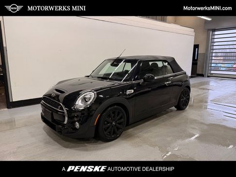 Used 2018 MINI Cooper S w/ Sport Package image 1