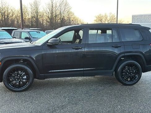 Used 2025 Jeep Grand Cherokee L Limited w/ Luxury Tech Group II image 4