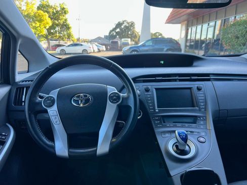 Used 2010 Toyota Prius Five image 10