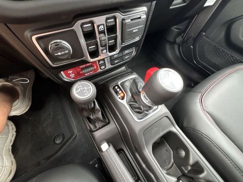 New 2025 Jeep Wrangler Rubicon image 24