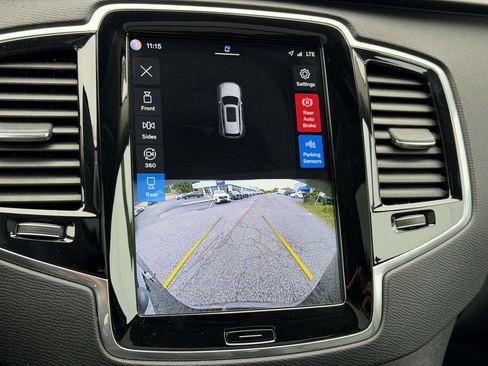 Used 2023 Volvo XC90 B5 Plus AWD/4WD image 4