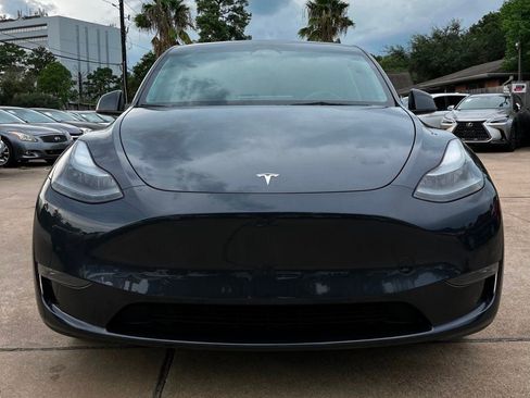 Used 2024 Tesla Model Y Long Range AWD/4WD image 2