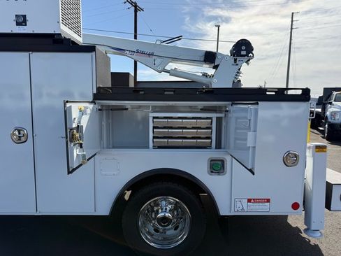 New 2026 Ford F550 4x4 Crew Cab image 14