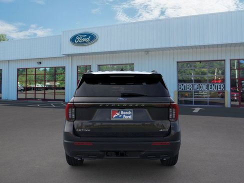 Used 2025 Ford Explorer Active image 5