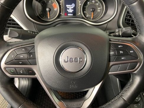 Used 2019 Jeep Cherokee Latitude Plus w/ Comfort/Convenience Group AWD/4WD image 31