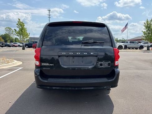 Used 2018 Dodge Grand Caravan SE FWD image 4
