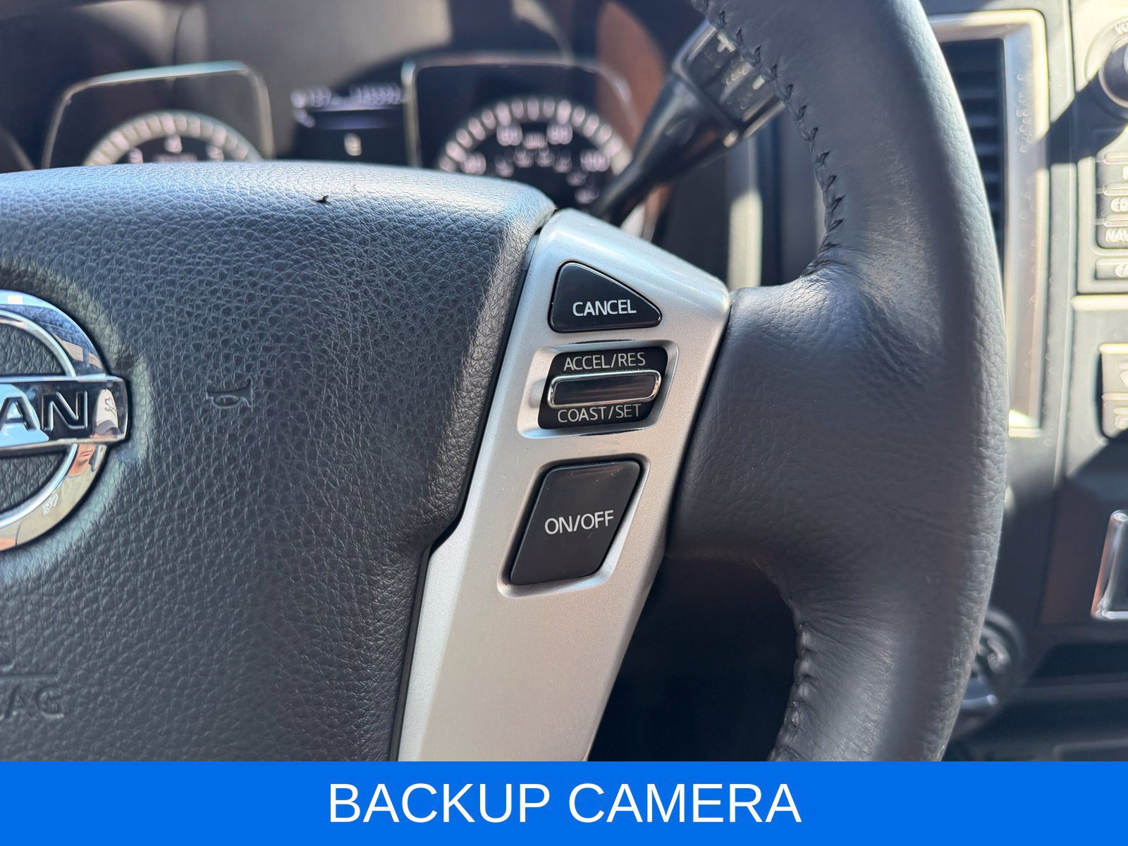 Used 2018 Nissan Titan SV w/ SV Convenience Package AWD/4WD image 18