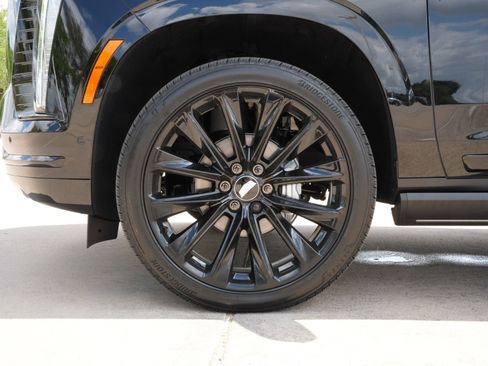 Certified 2026 Cadillac Escalade Platinum Sport w/ LPO, ONYX Package AWD/4WD image 31
