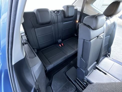 Used 2020 Volkswagen Tiguan SE w/ Panoramic Sunroof Package image 22