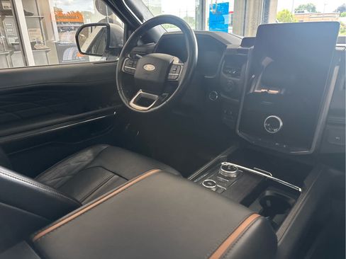 Used 2024 Ford Expedition Platinum AWD/4WD image 13