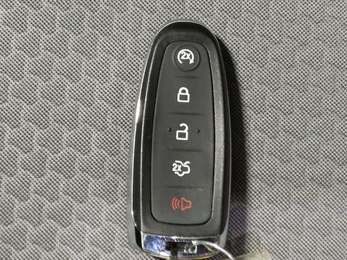 Used 2019 Ford Escape SE image 32