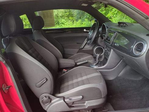 Used 2013 Volkswagen Beetle Turbo FWD image 27