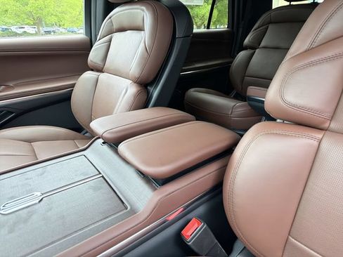 New 2026 Lincoln Navigator L Reserve AWD/4WD image 21