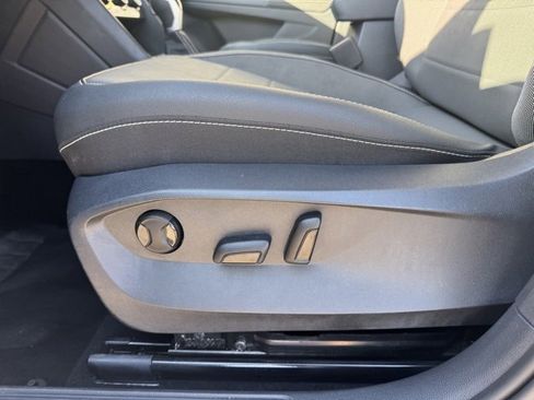 Used 2024 Volkswagen Taos SE image 20