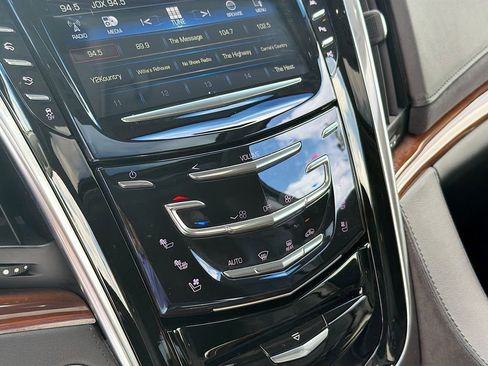 Used 2019 Cadillac Escalade Luxury image 15